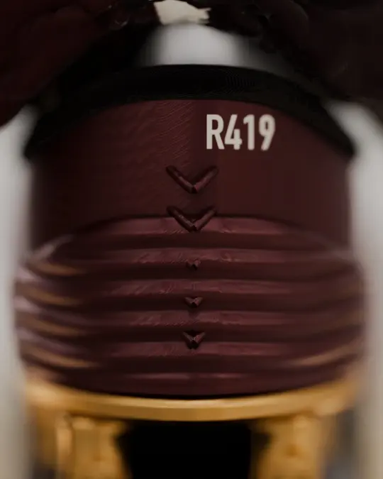 The Shox R4 heel with R419 print and chevrons